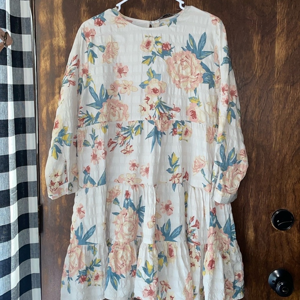 Zara floral dress -light colors - Picture 1 of 6